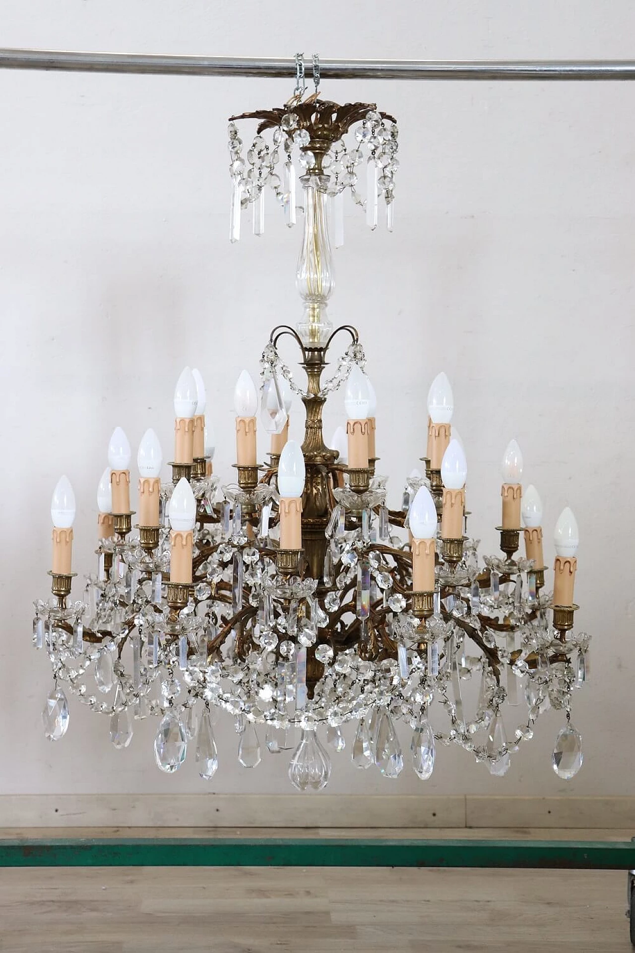 Twenty-four-light bronze chandelier with crystals, 1920s 3