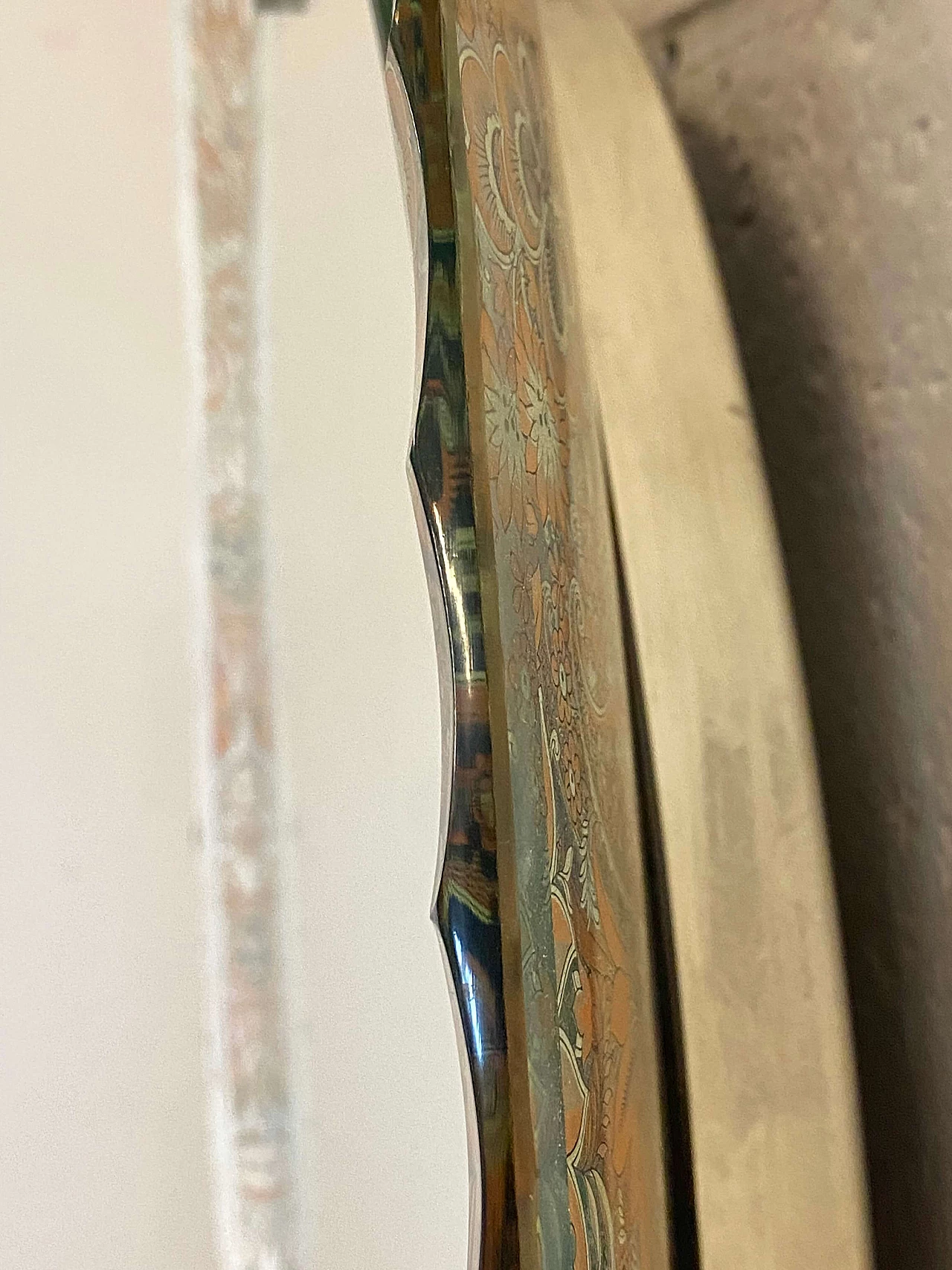Specchio ovale con bordura in vetro molato con stencil floreale, anni '90 7