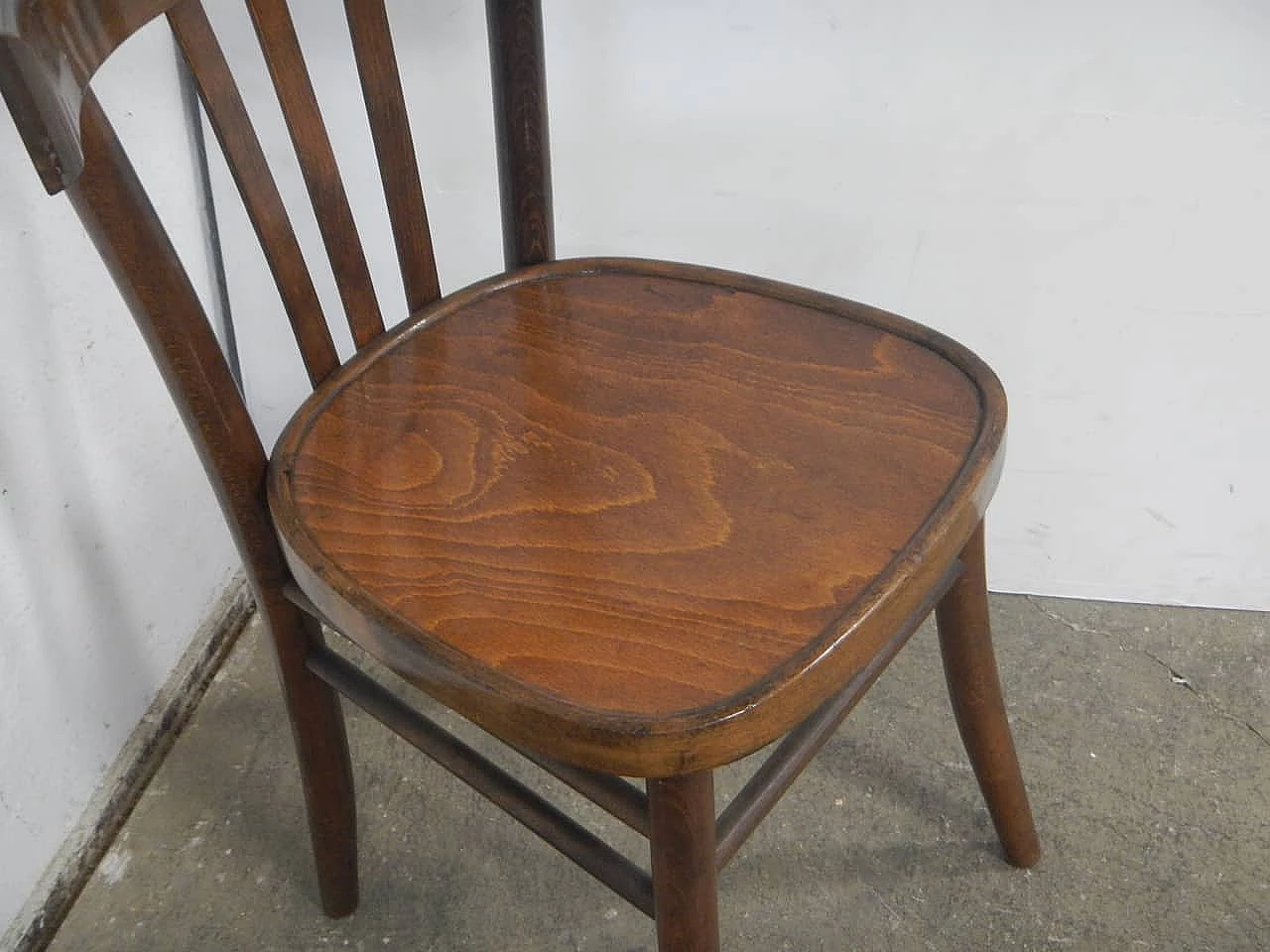 Sedia in faggio tinto con schienale in legno curvato, anni '50 5