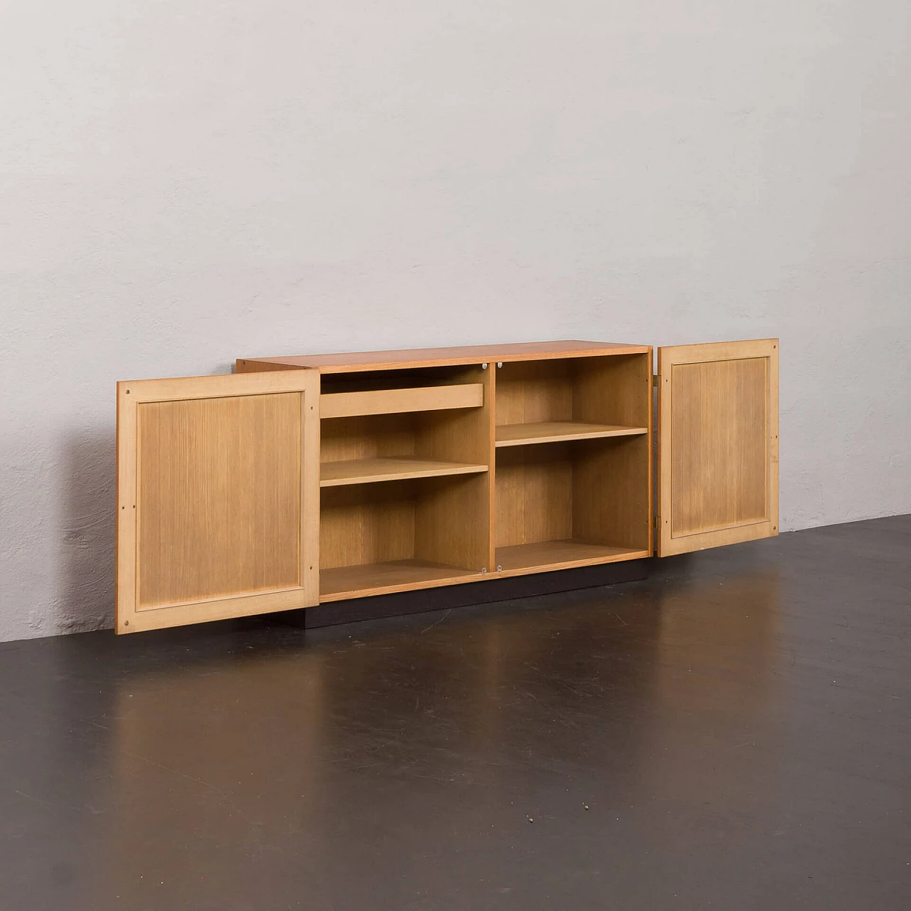 Oak sideboard with brass fittings and black painted details by Hansen & Guldborg, 1970s 4