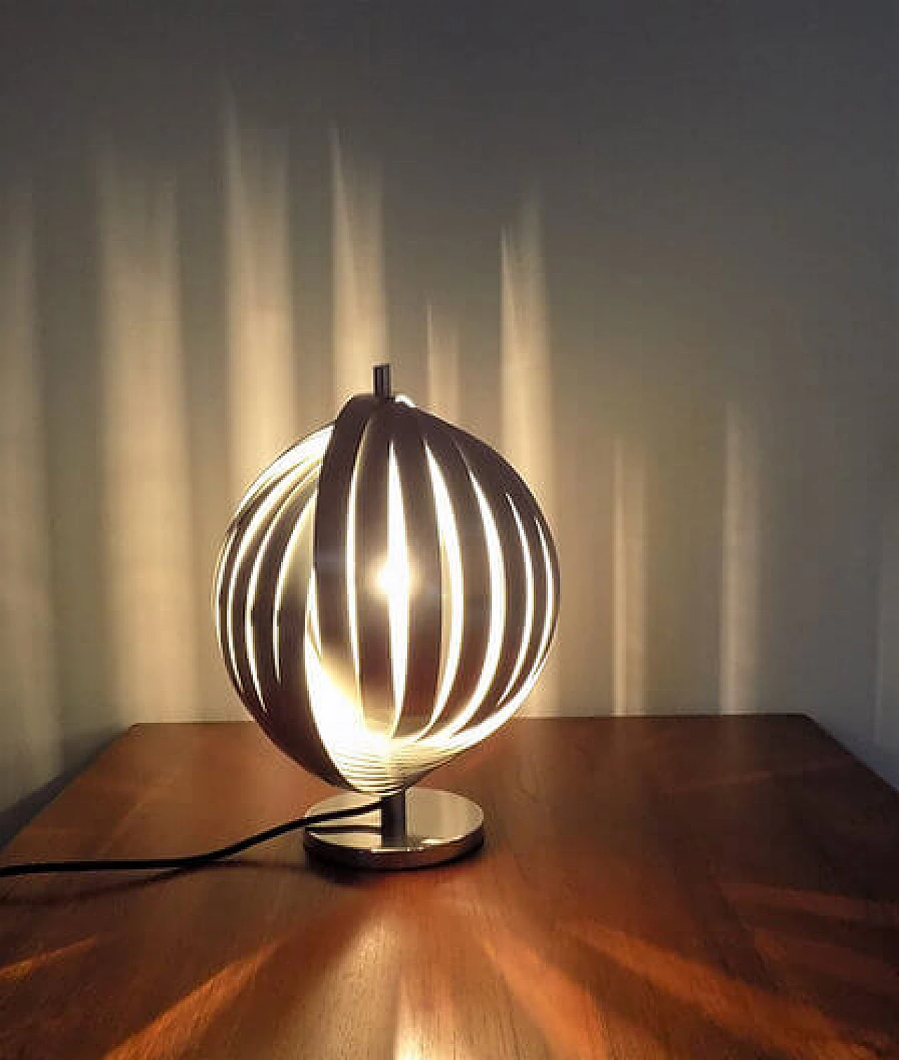 Lampada da tavolo Moon in alluminio di Henri Mathieu, anni '70 6
