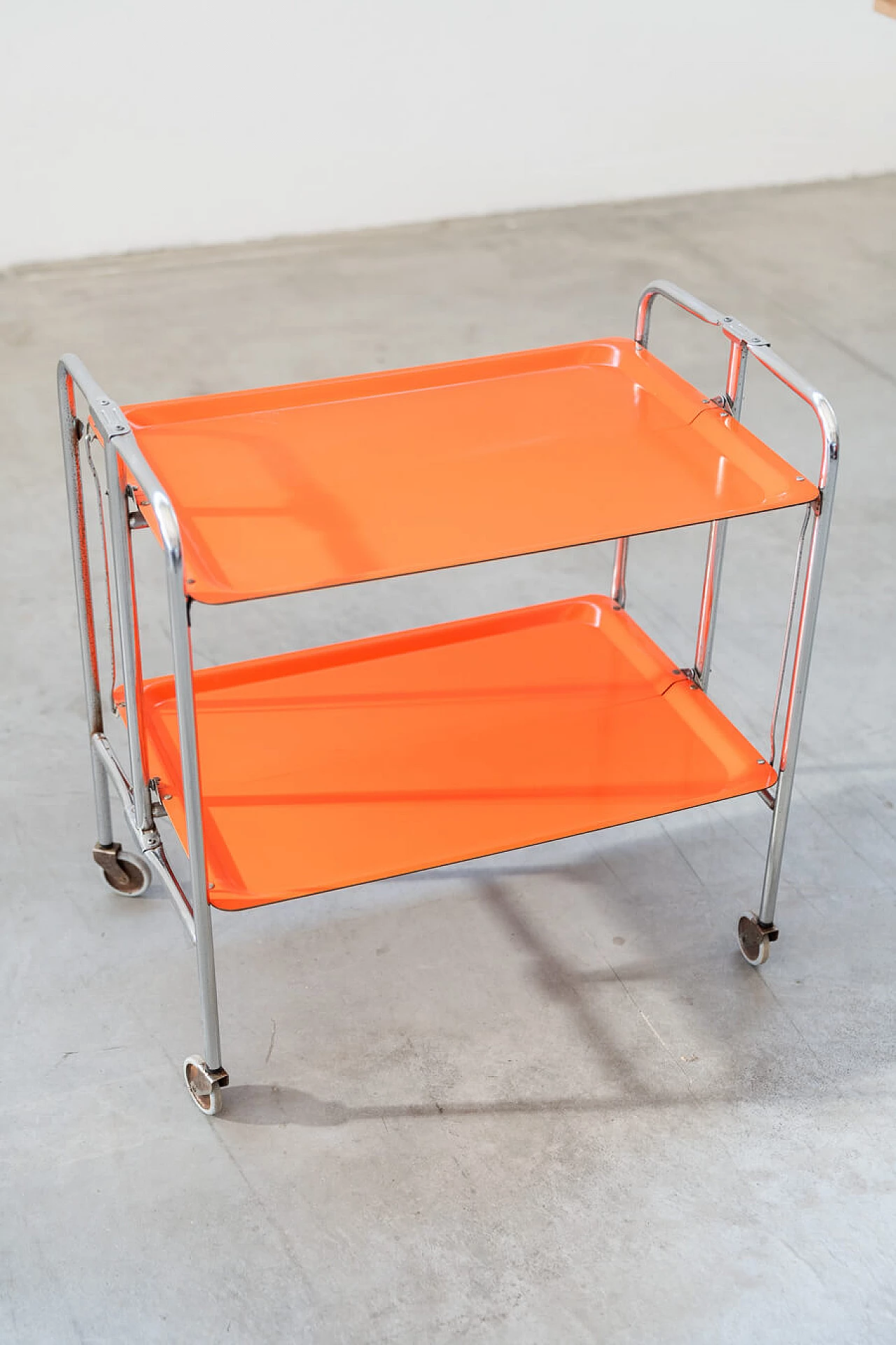 Carrello pieghevole arancione in plastica e metallo, anni '70 1379873