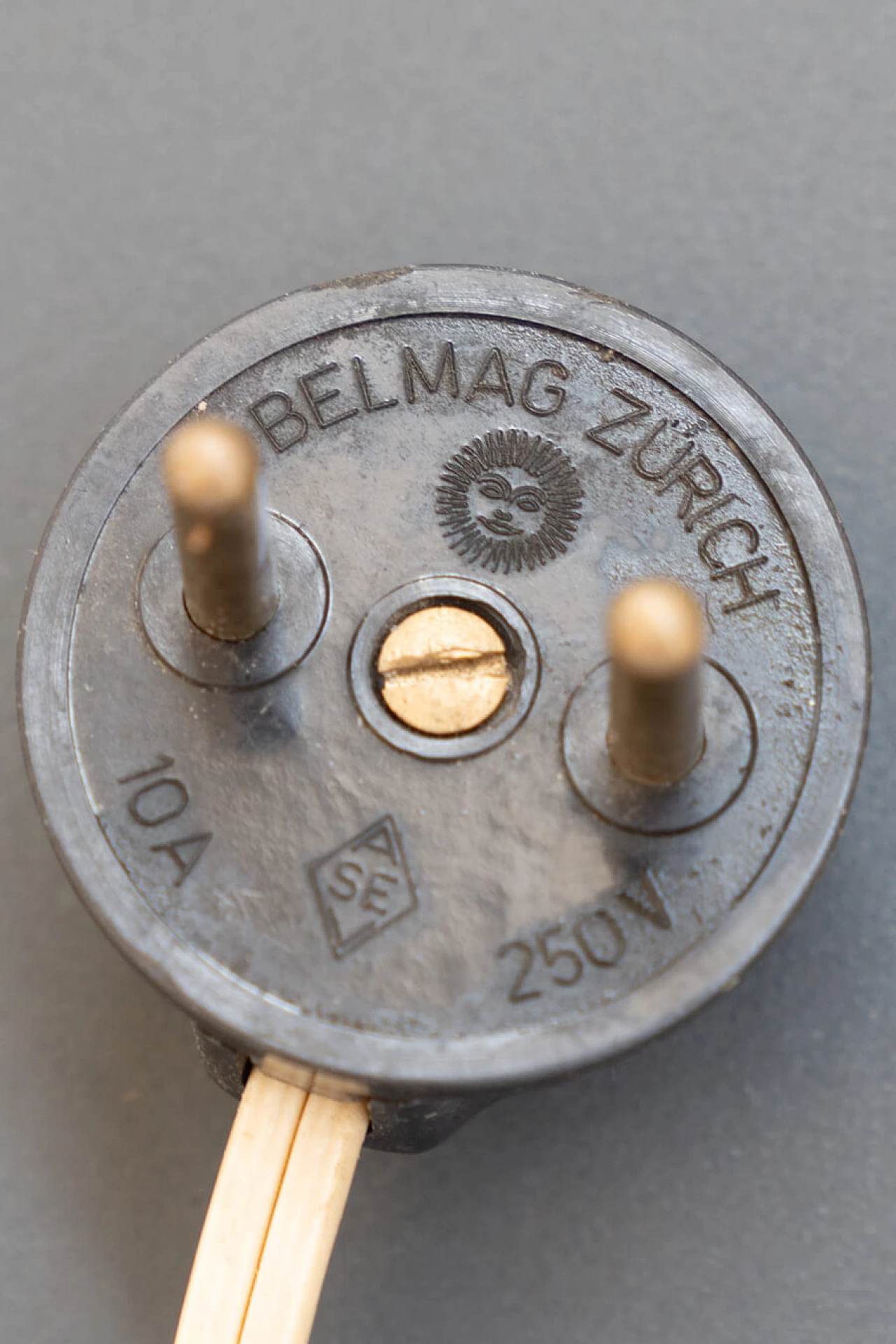 Lampada da tavolo in metallo e plastica di Belmag, anni '50 13