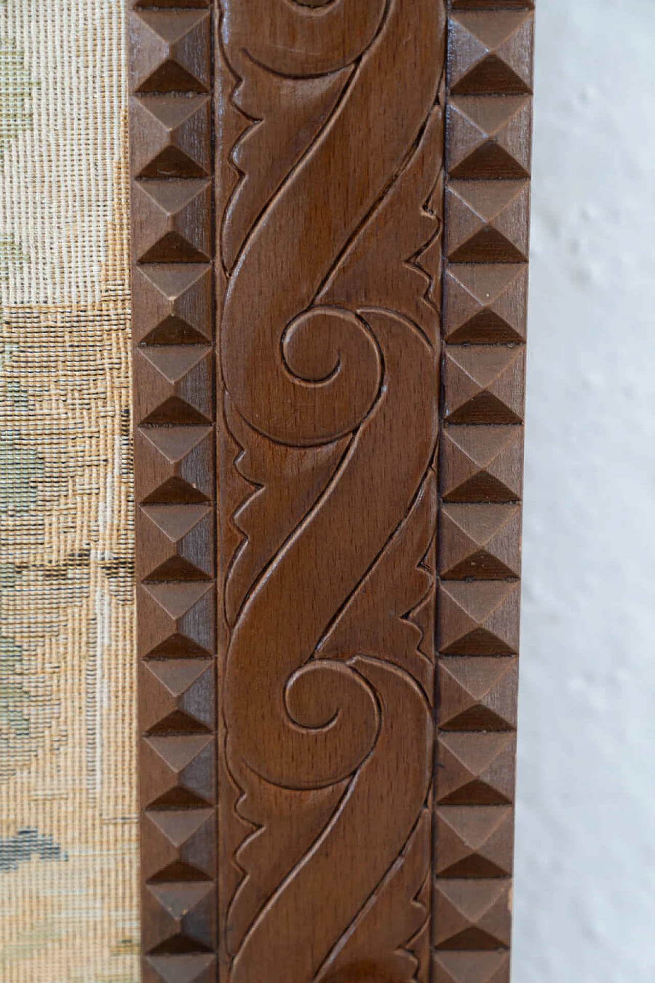 Arazzo con cornice in legno e grucce appendiabiti in ottone, anni '60 1460374