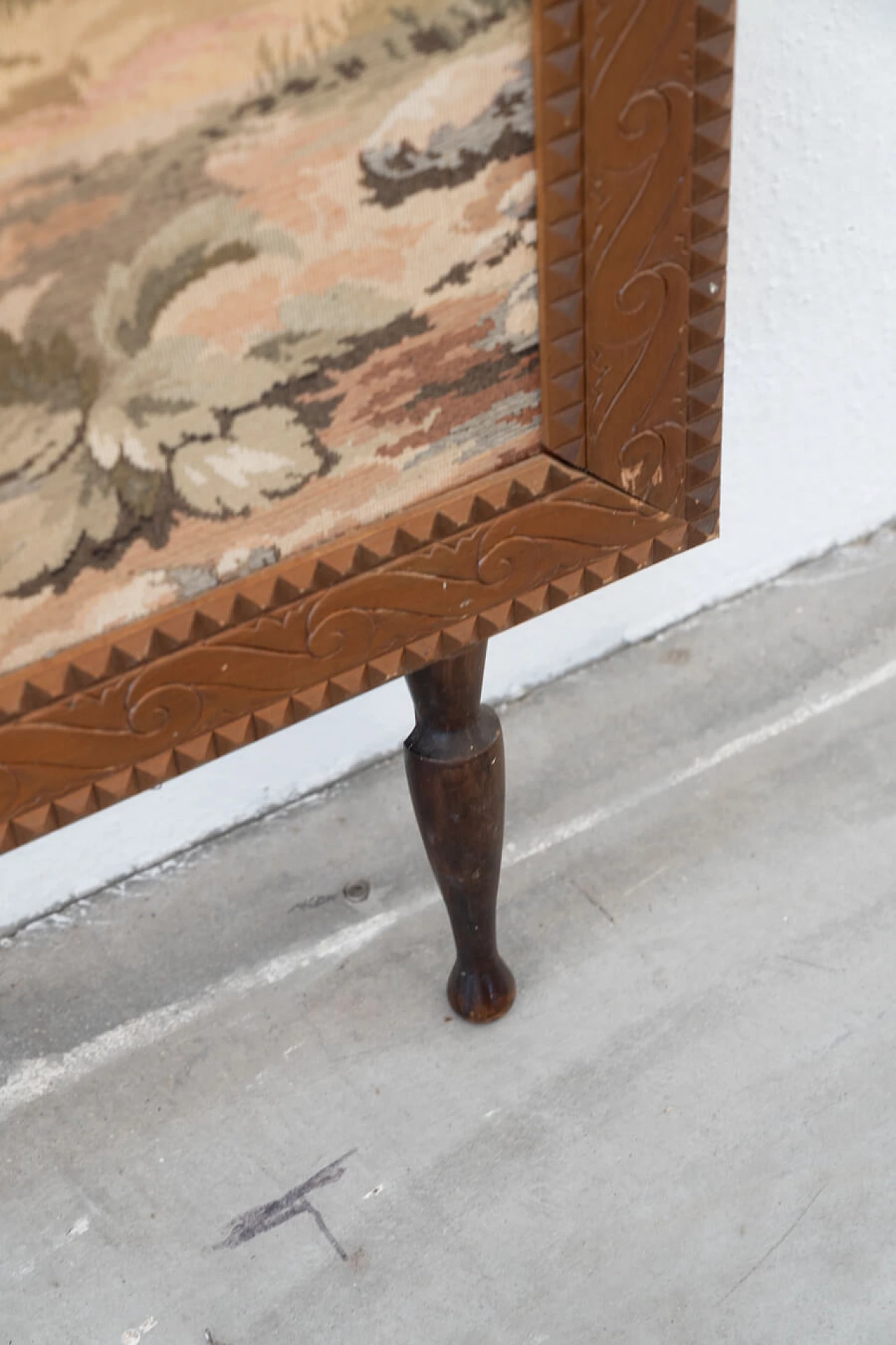 Arazzo con cornice in legno e grucce appendiabiti in ottone, anni '60 1460376