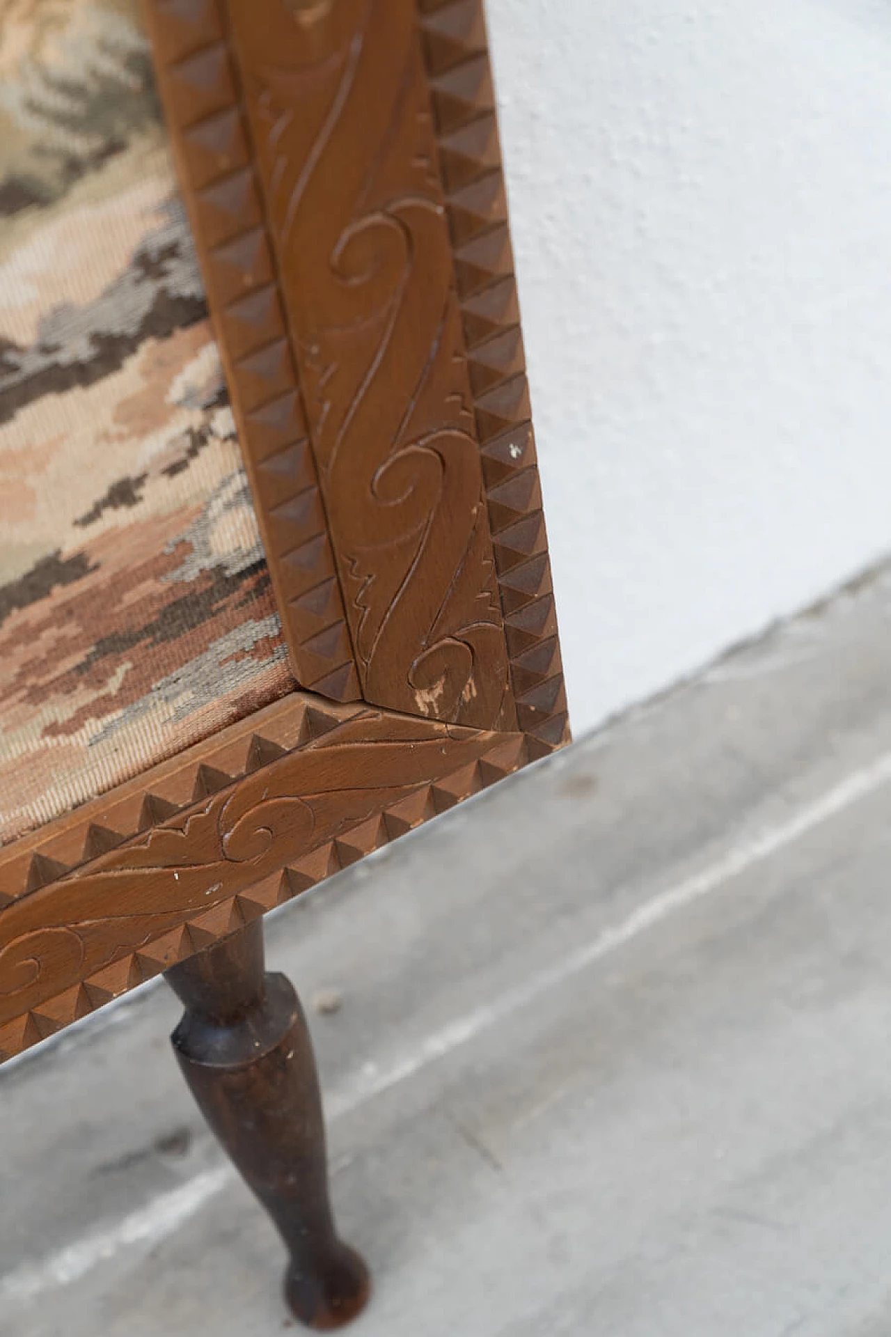 Arazzo con cornice in legno e grucce appendiabiti in ottone, anni '60 1460377