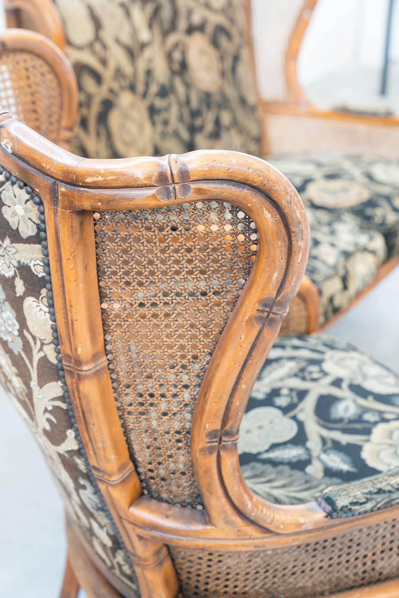 Divano e coppia di poltrone in bambù, vimini e tessuto, anni '80 29