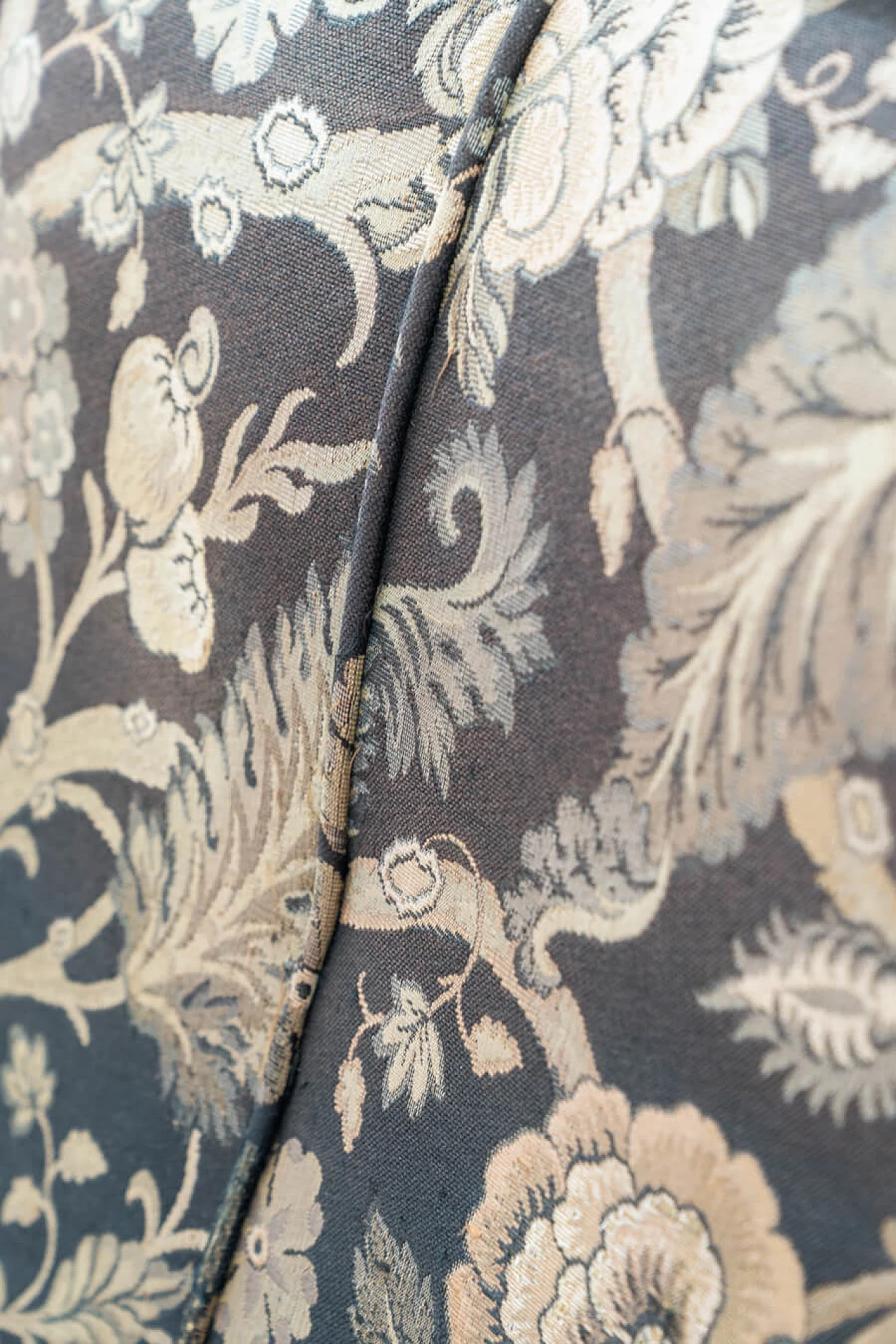 Divano e coppia di poltrone in bambù, vimini e tessuto, anni '80 38