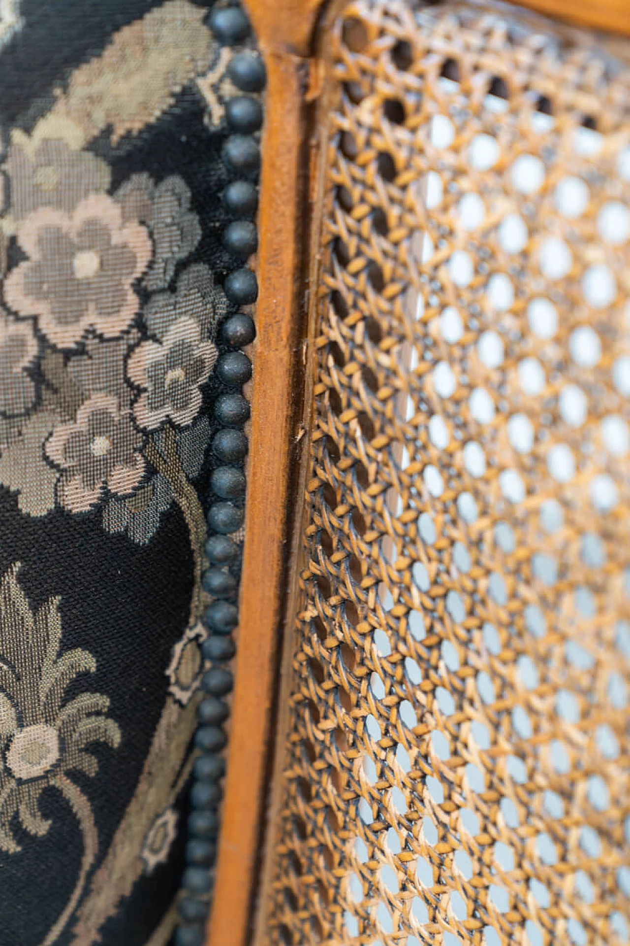 Divano e coppia di poltrone in bambù, vimini e tessuto, anni '80 39