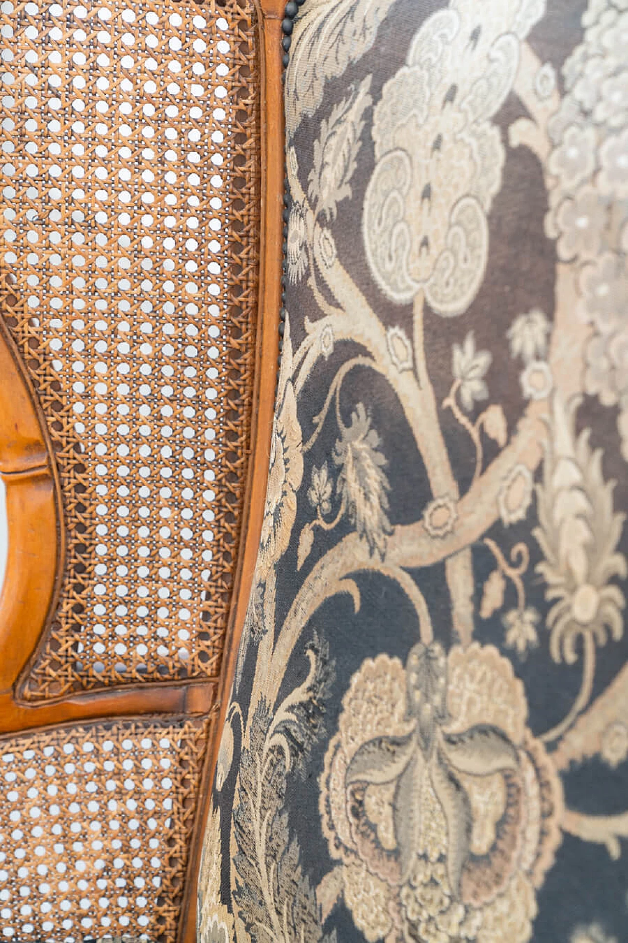 Divano e coppia di poltrone in bambù, vimini e tessuto, anni '80 40