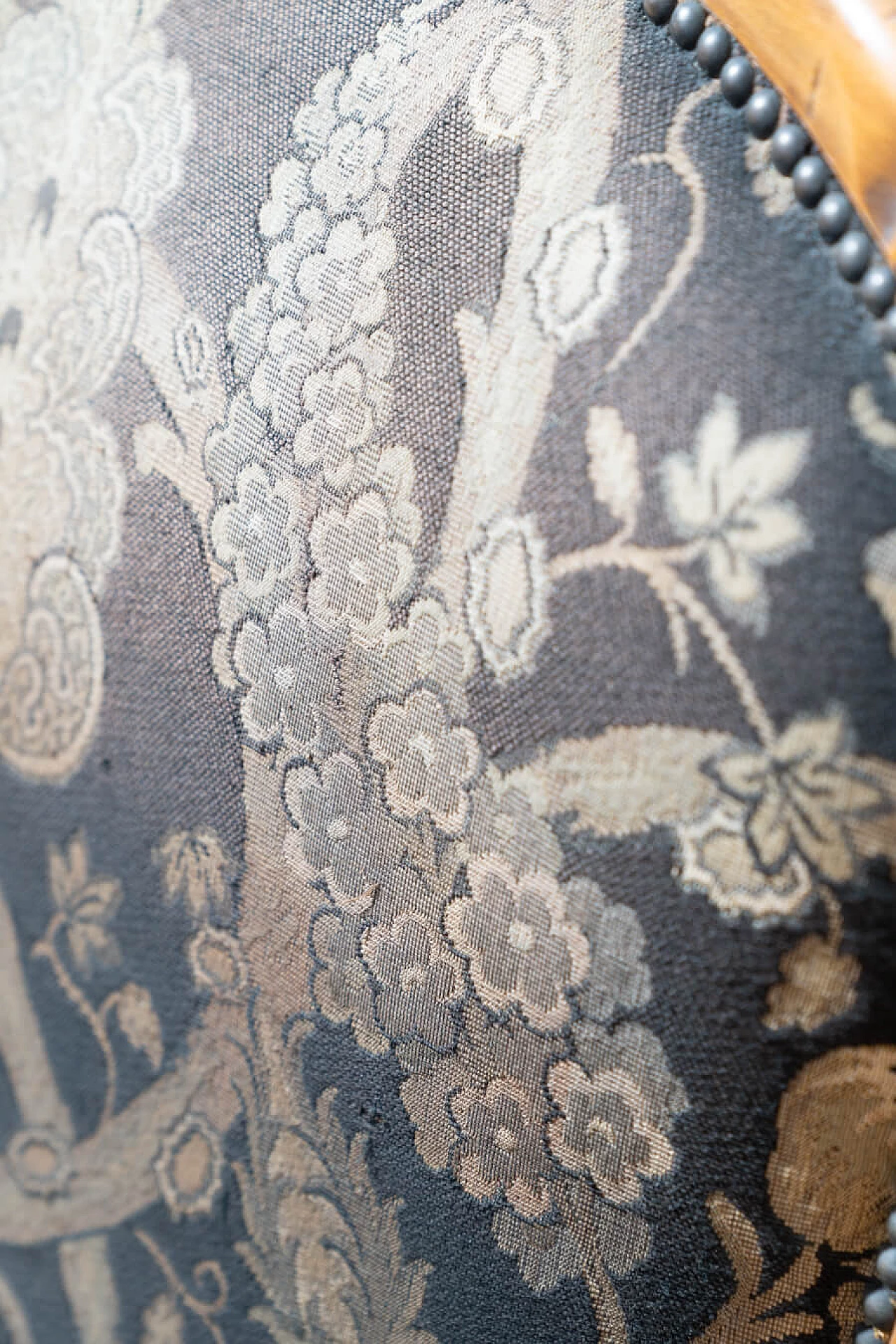 Divano e coppia di poltrone in bambù, vimini e tessuto, anni '80 44