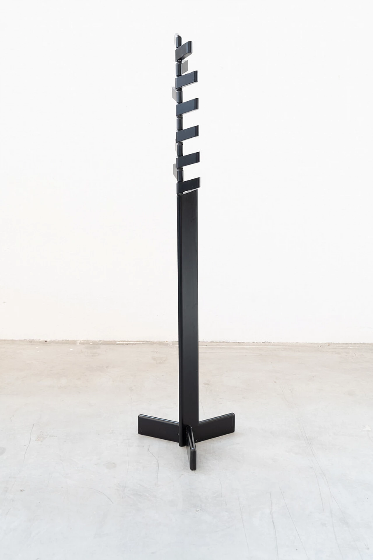 Black wooden coat rack, 1970s 1373988