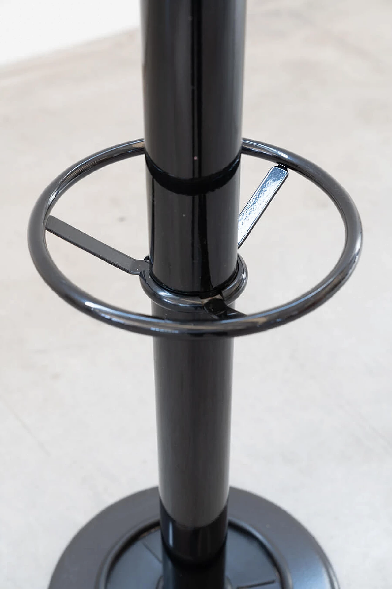 Black polypropylene floor coat rack, 1970s 2