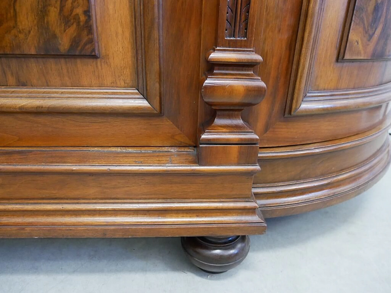 Credenza francese in noce con ante e cassetti, fine '800 11