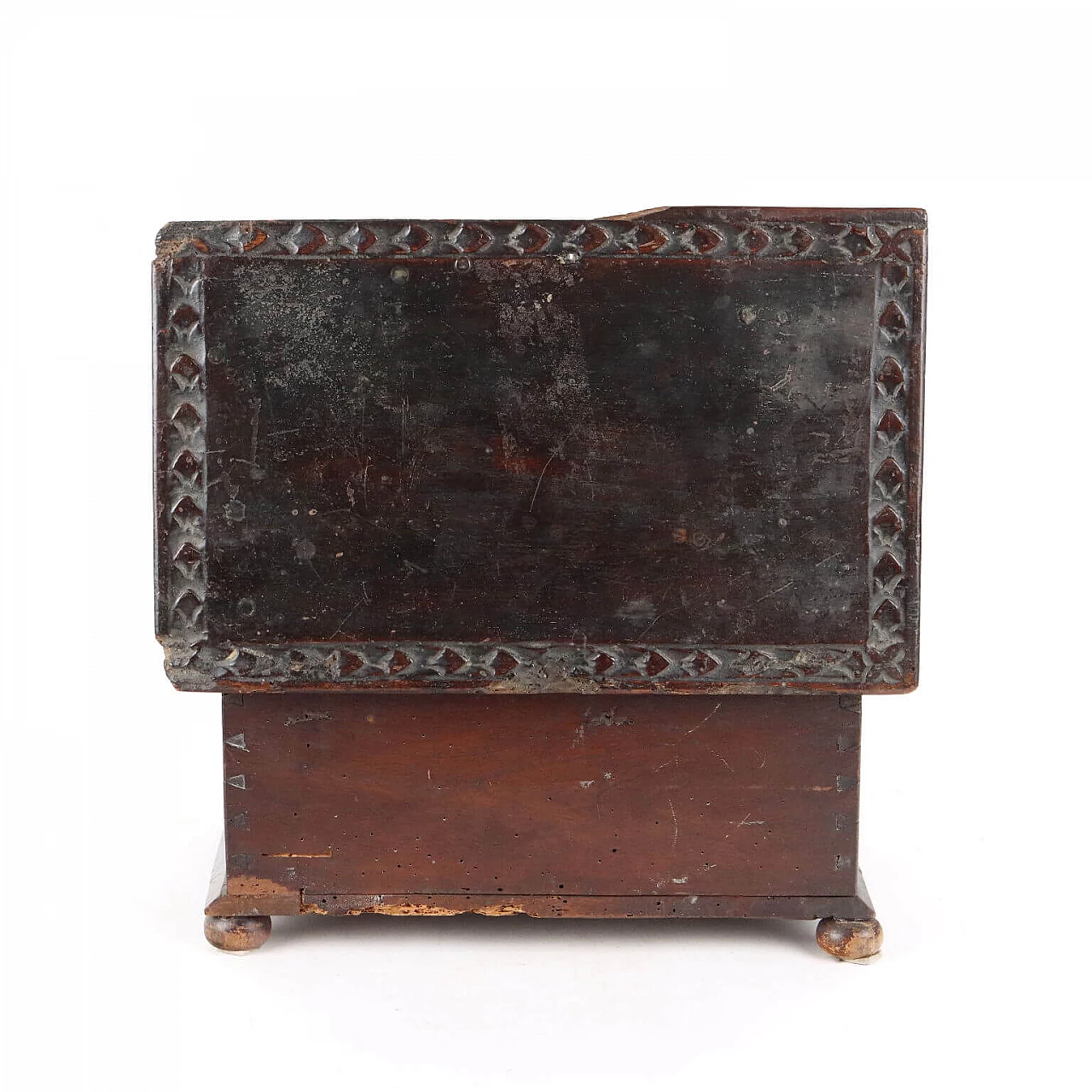 Late Renaissance walnut box with carved front, early 17th century 9