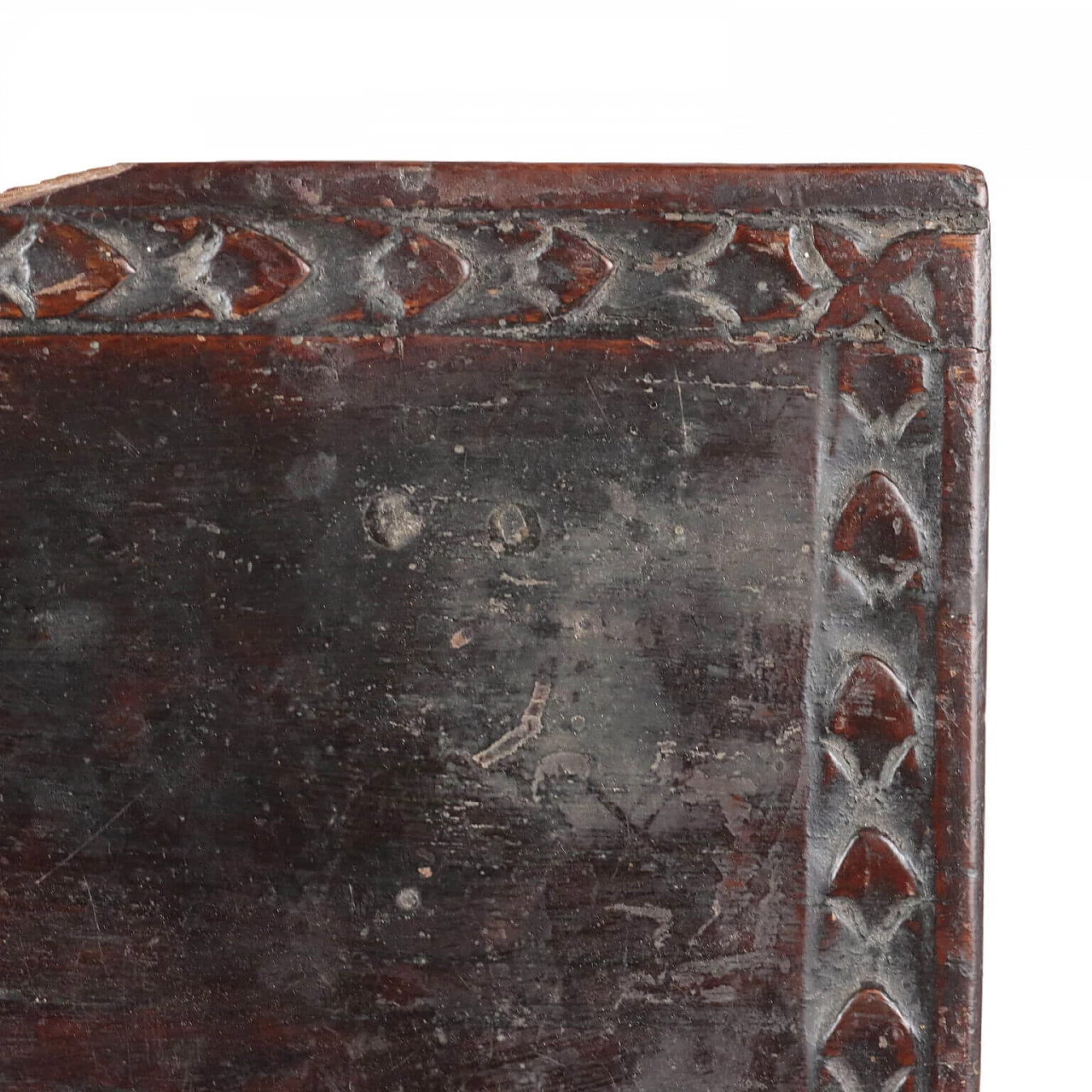 Late Renaissance walnut box with carved front, early 17th century 10