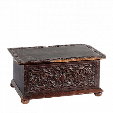 Late Renaissance walnut box with carved front, early 17th century