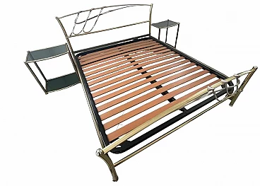 Letto matrimoniale e coppia di comodini in ottone e vetro, anni '70