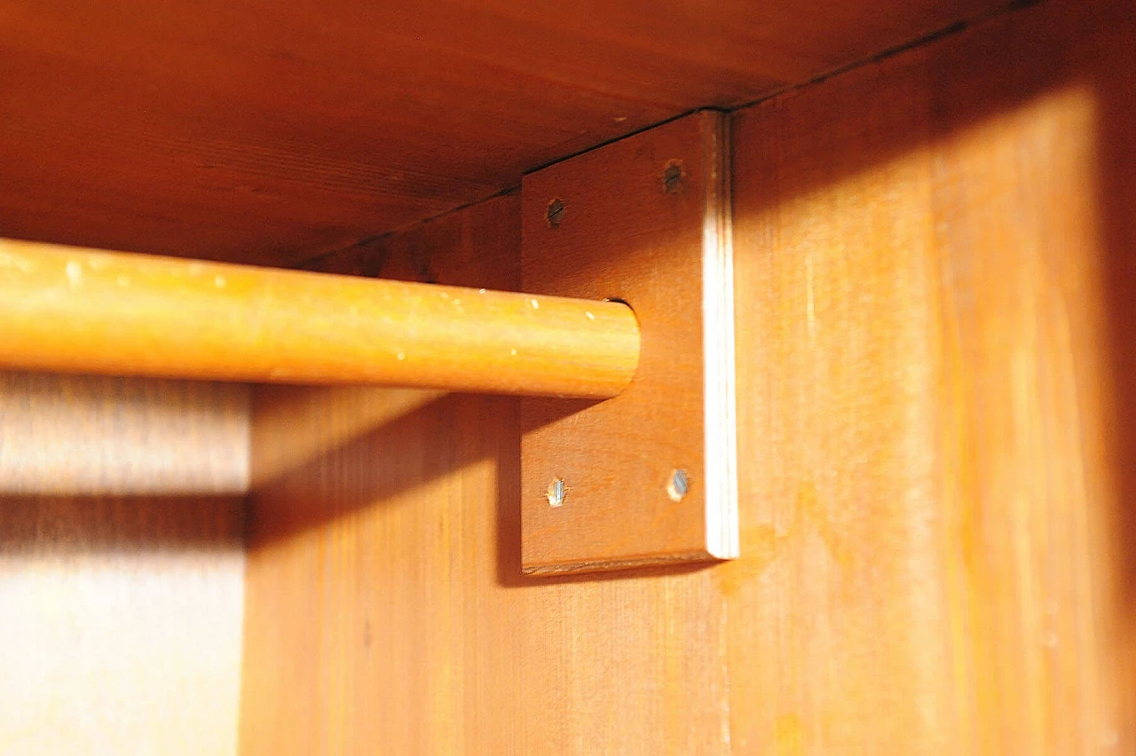 Armadio cecoslovacco in legno impiallacciato noce, anni '50 16