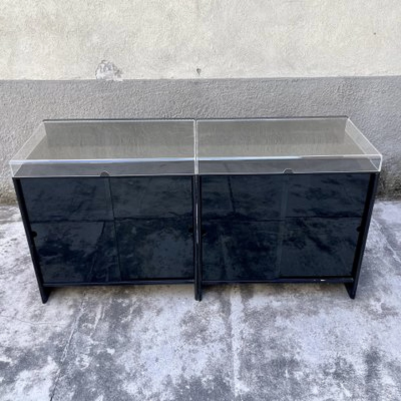 Black lacquered wood display case with plexiglass openable top, 1970s 3