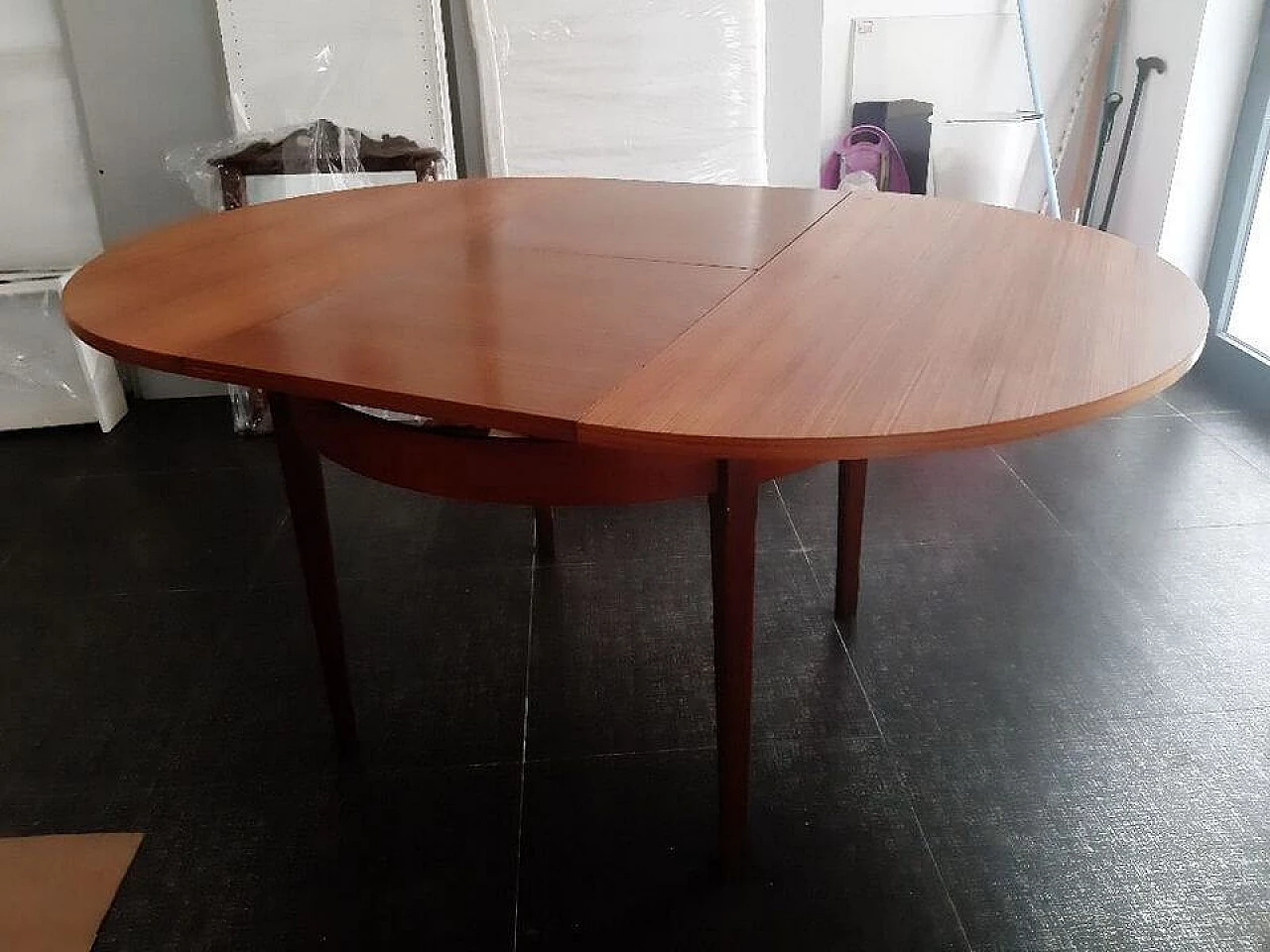Tavolo rotondo allungabile in quercia, anni '70 2
