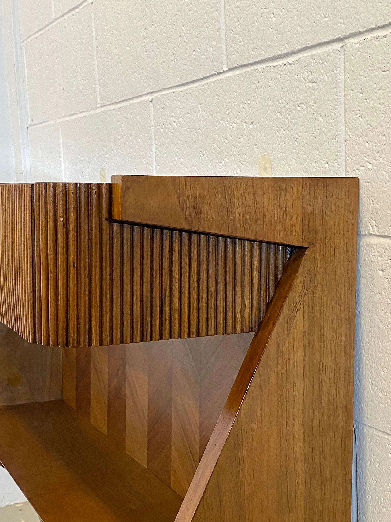 Walnut console with black glass top in the style of Paolo Buffa, 1940s 4