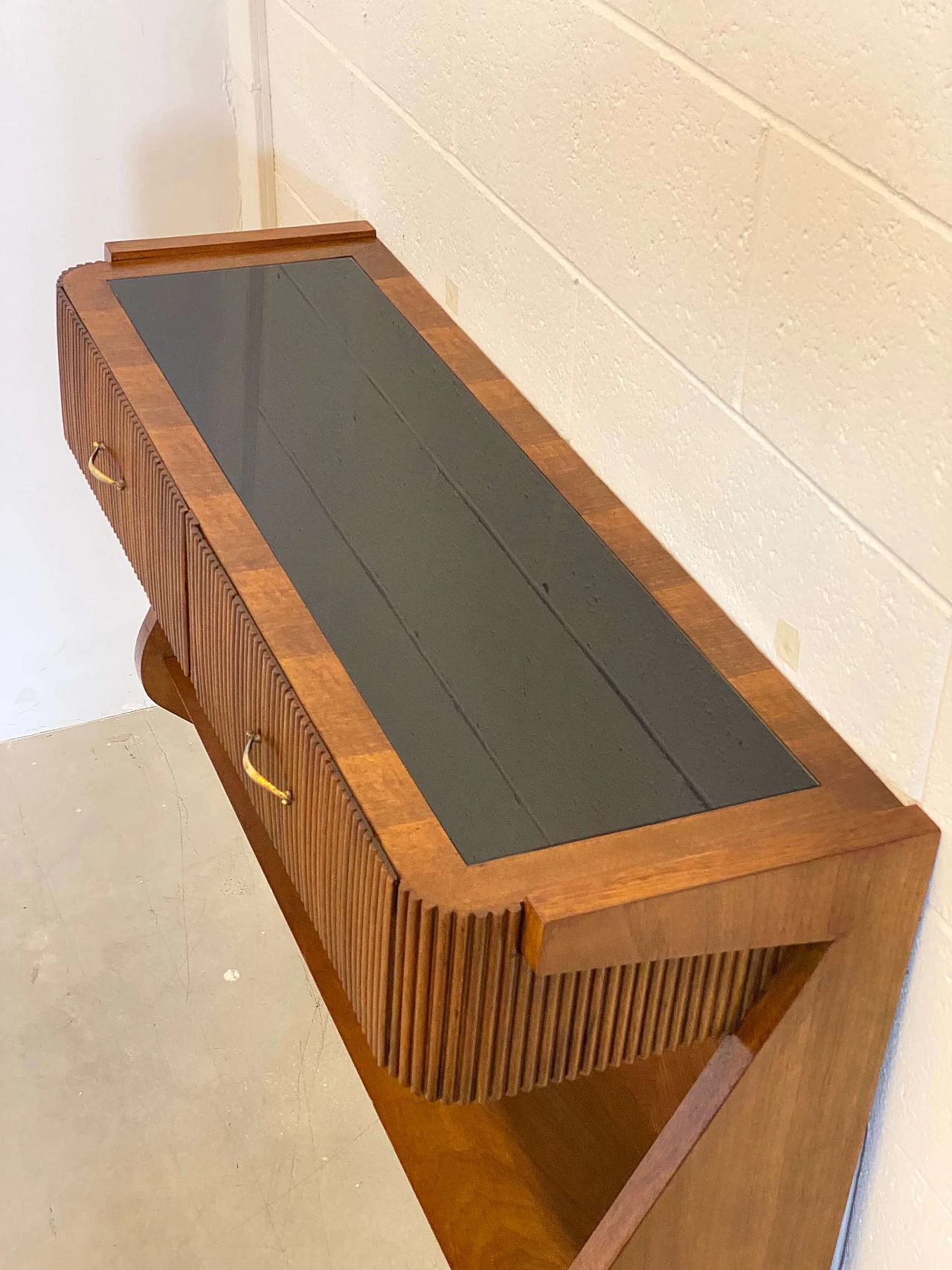 Walnut console with black glass top in the style of Paolo Buffa, 1940s 5