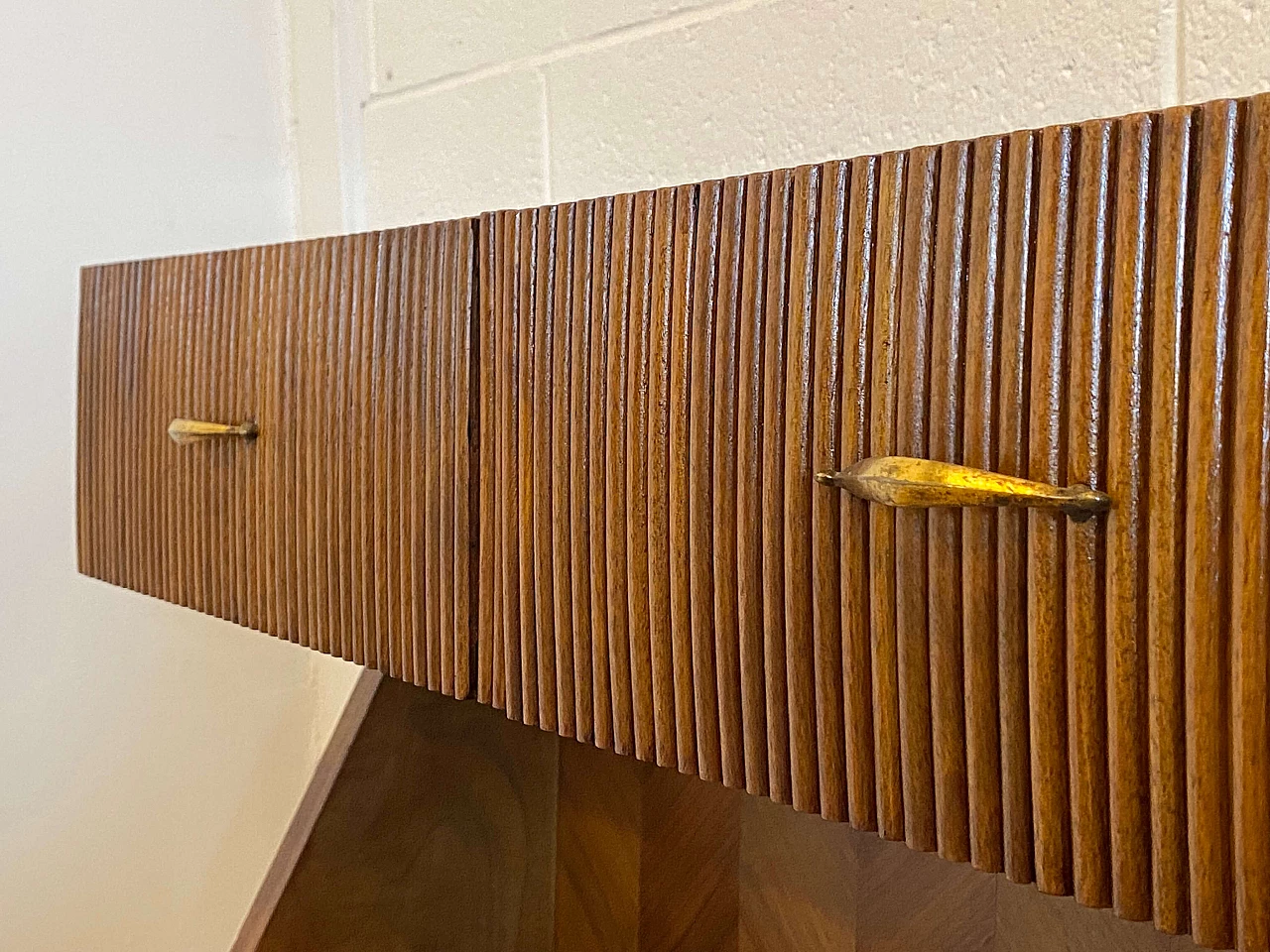 Walnut console with black glass top in the style of Paolo Buffa, 1940s 10