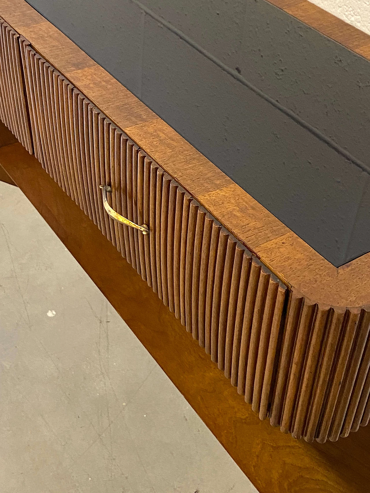 Walnut console with black glass top in the style of Paolo Buffa, 1940s 18