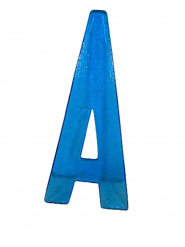 Lettera A in vetro blu, anni '80