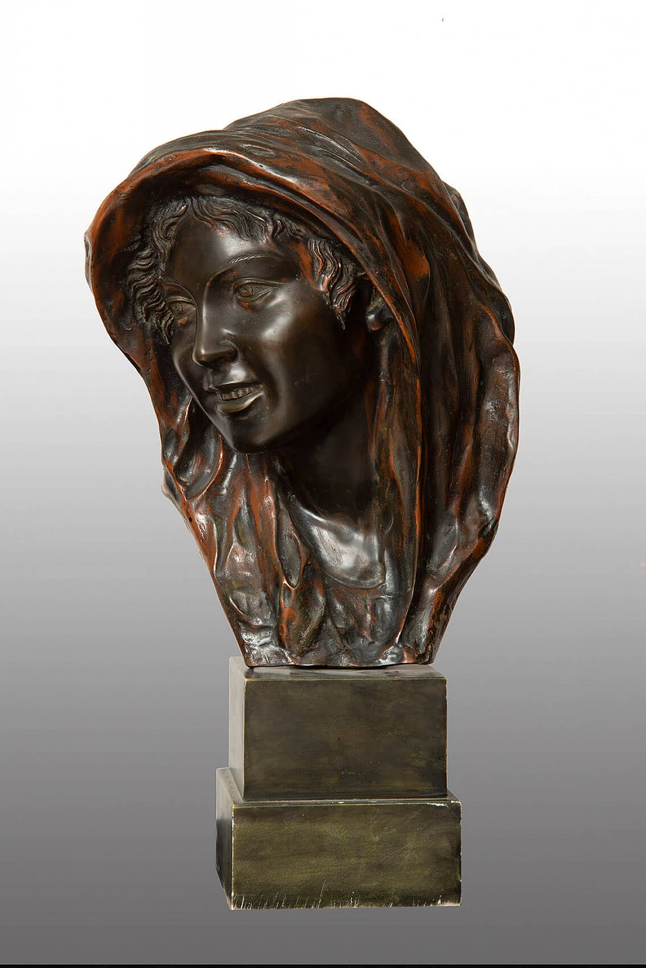 Vincenzo Gemito, testa di donna con velo, scultura in bronzo, inizio '900 1