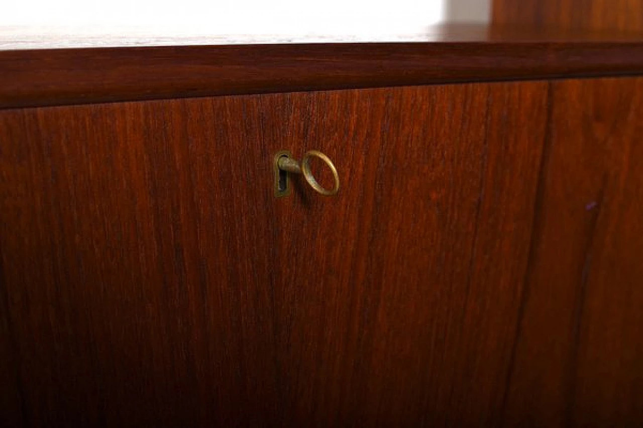 Libreria danese in teak con scomparti e cassetti, anni '50 11