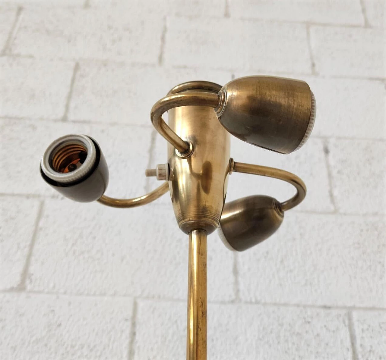 Lampada da terra in legno e ottone, anni '50 8