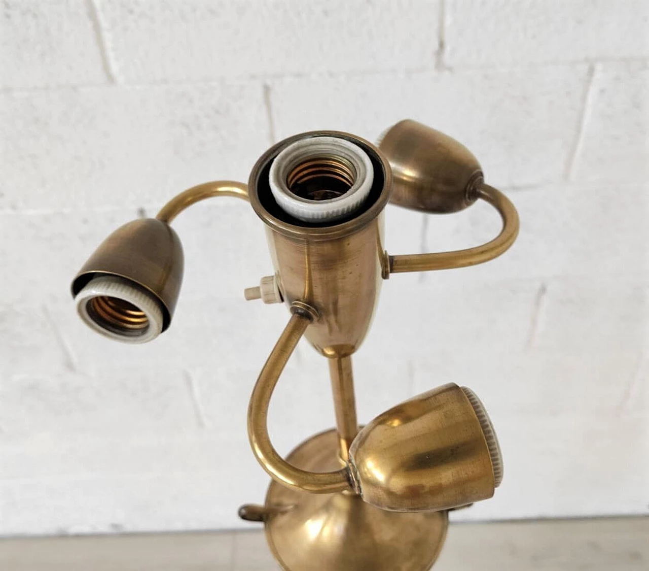 Lampada da terra in legno e ottone, anni '50 9