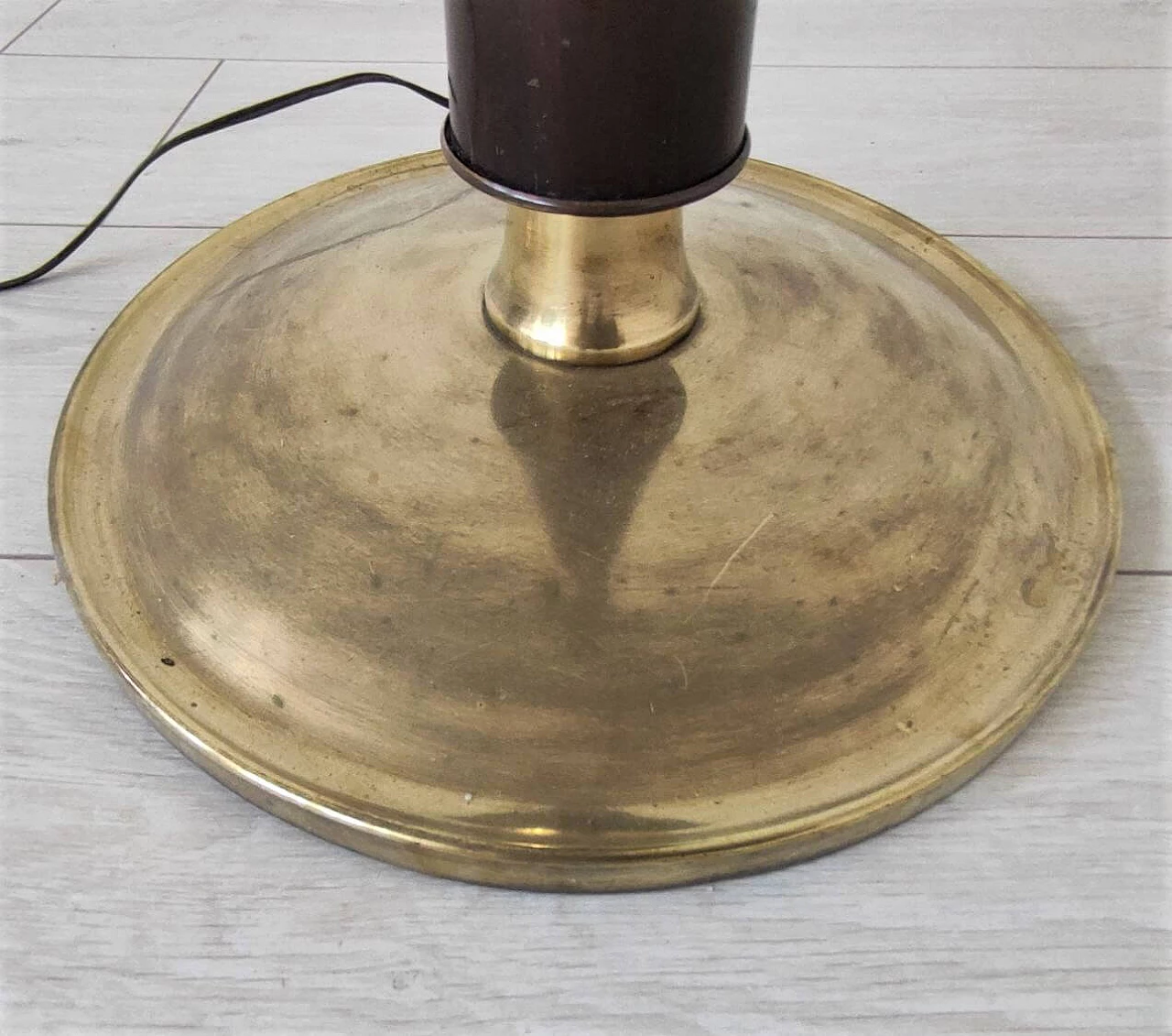 Lampada da terra in legno e ottone, anni '50 10