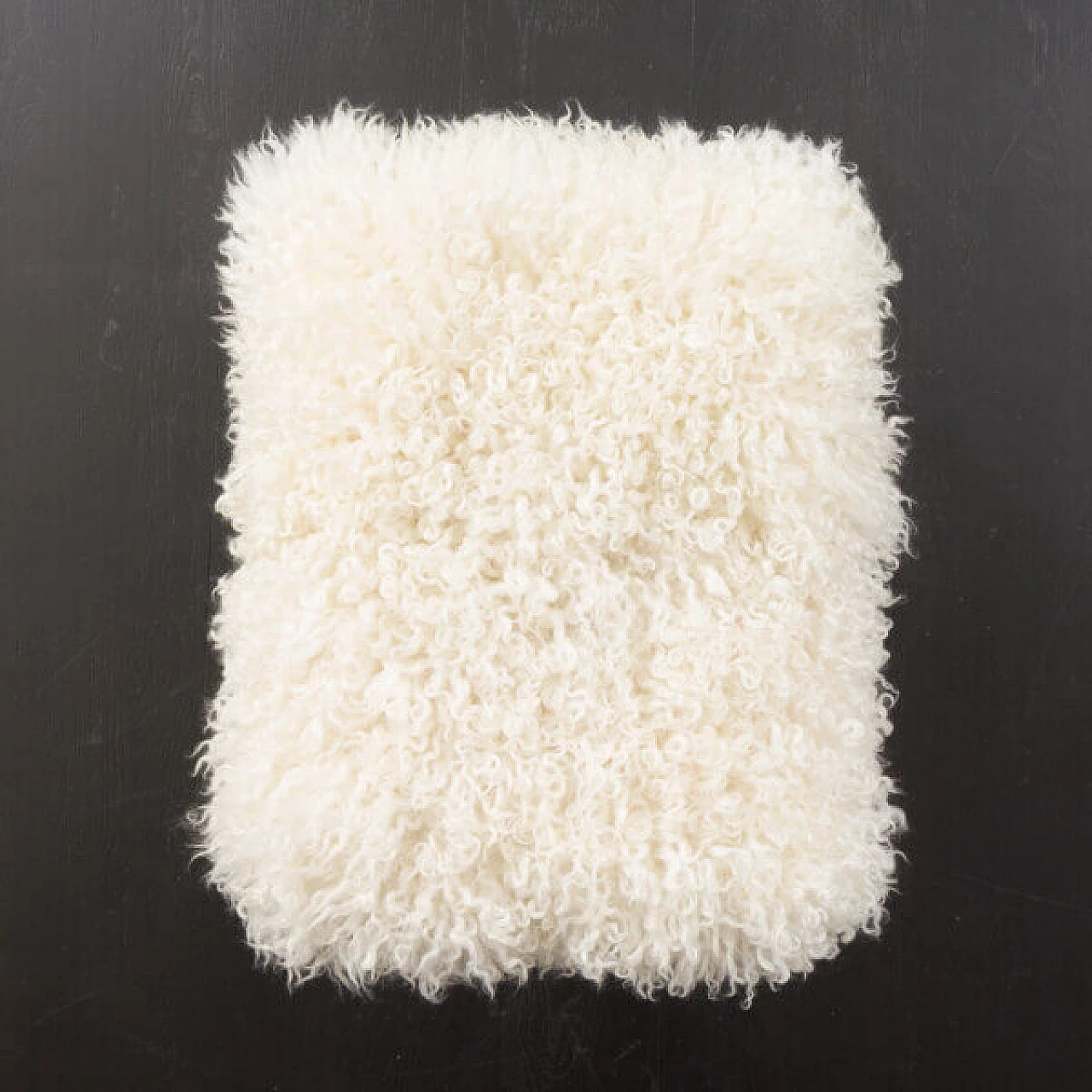 Danish longhair sheepskin pouf with teak legs, 1970s 4