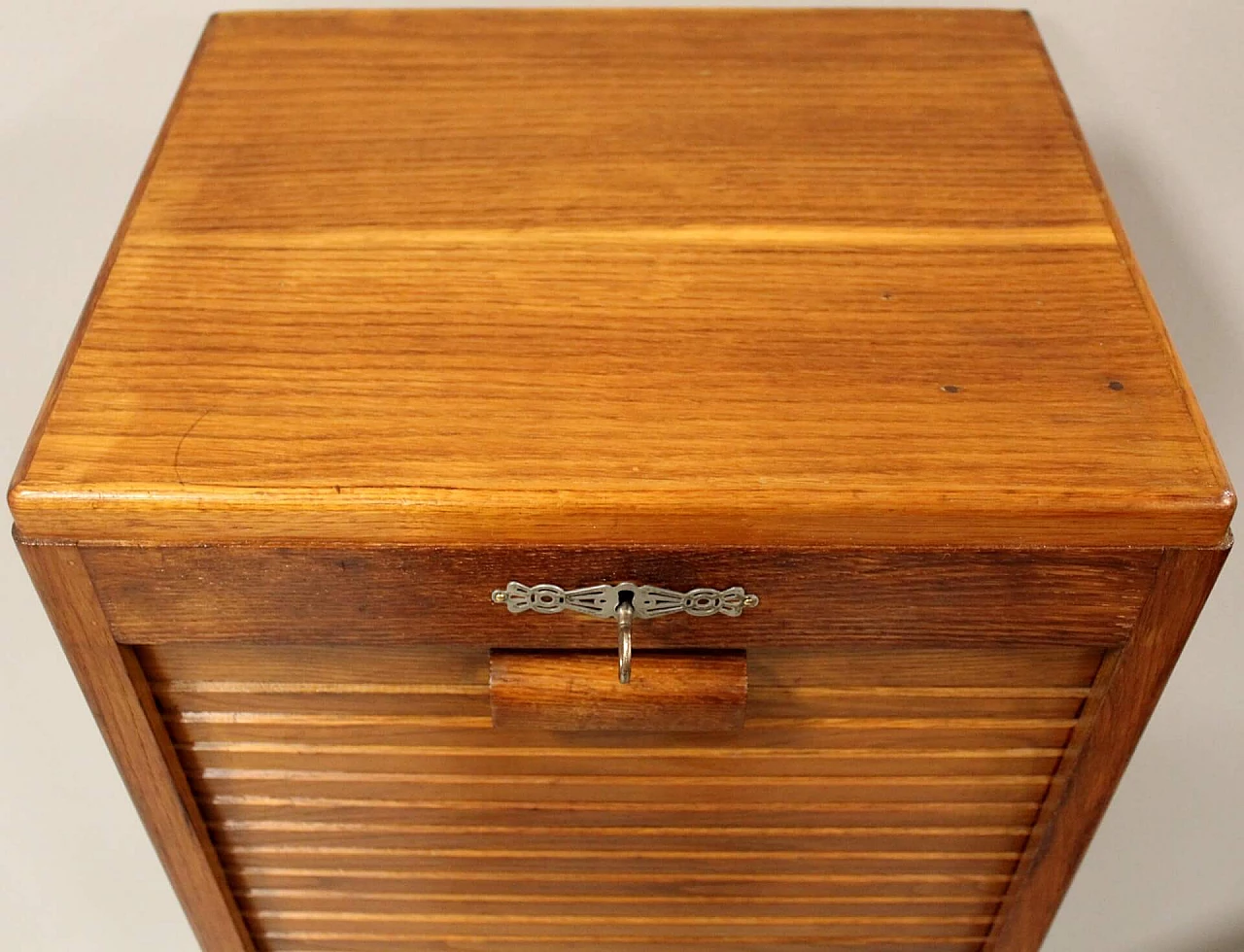 Oak filing cabinet with single shutter, early 20th century 6