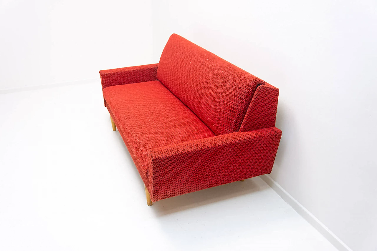 Divano letto pieghevole cecoslovacco in legno e tessuto rosso, anni '60 3