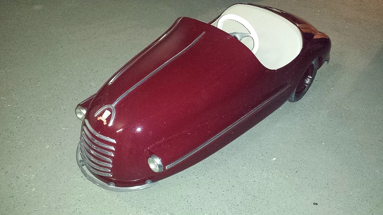 Auto giocattolo elettrica Lucciola di Piero Patria, anni '40 1