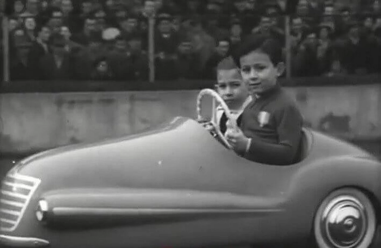 Auto giocattolo elettrica Lucciola di Piero Patria, anni '40 6