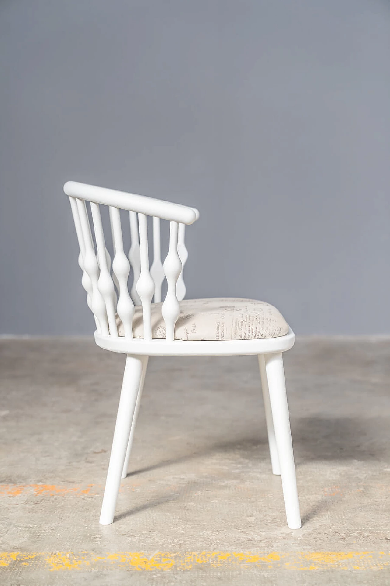 6 Chairs in white varnished beech and patterned fabric, 2000s 15