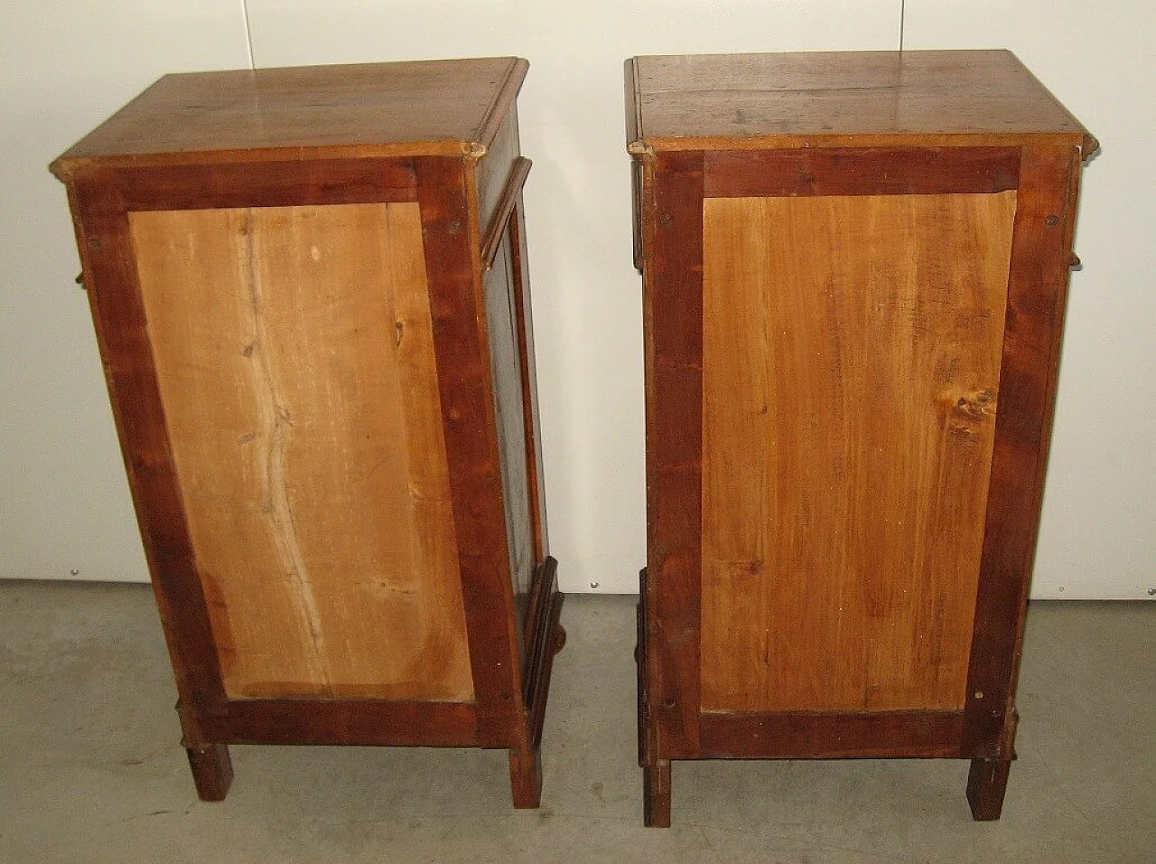 Pair of Lombard solid walnut bedside tables, early 20th century 2