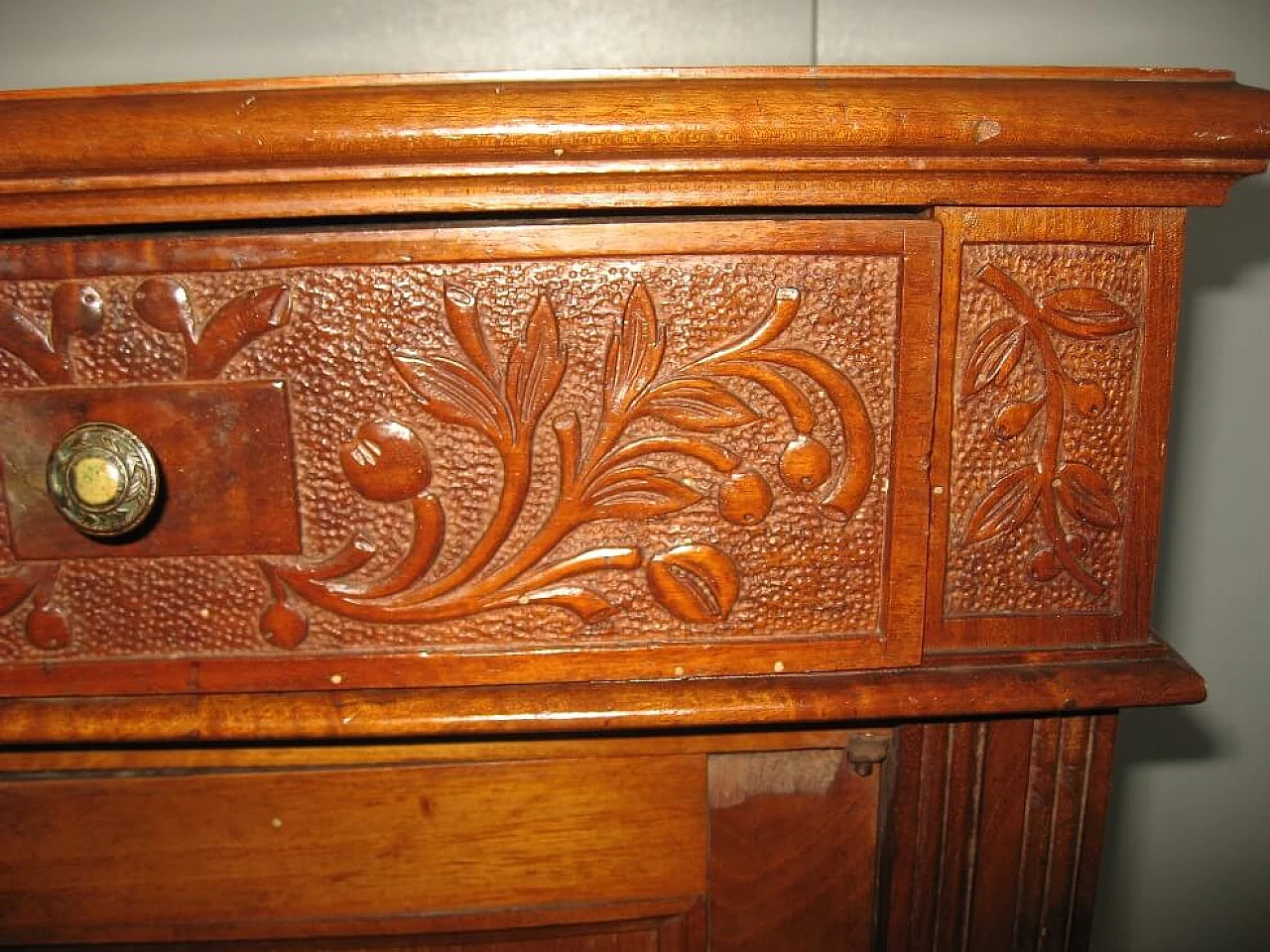 Pair of Lombard solid walnut bedside tables, early 20th century 7