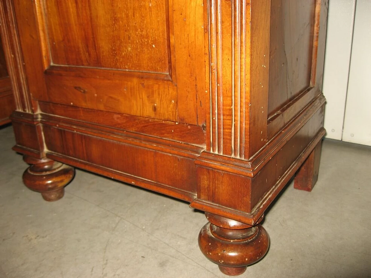 Pair of Lombard solid walnut bedside tables, early 20th century 8