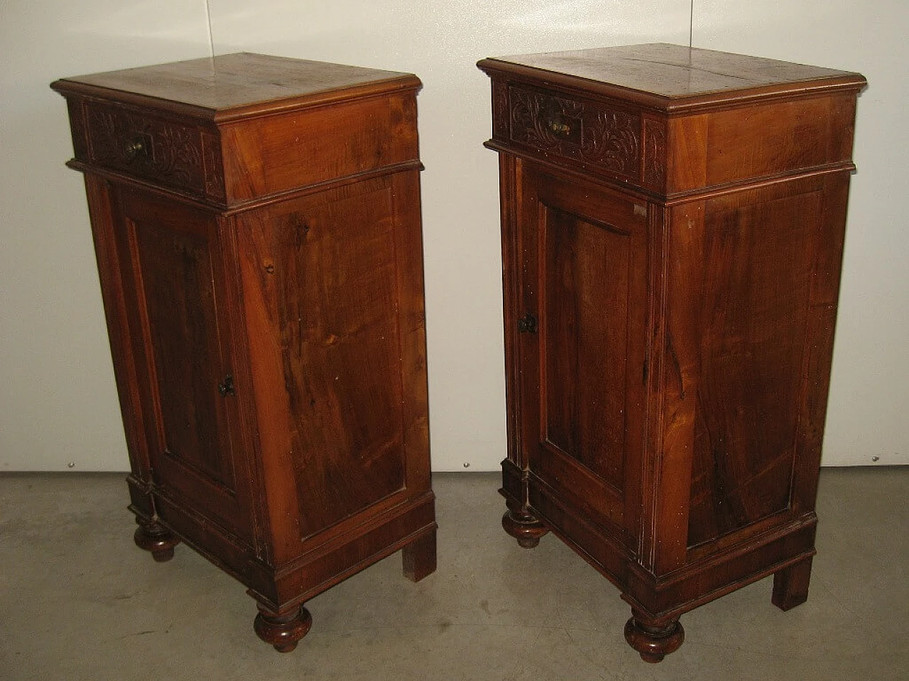 Pair of Lombard solid walnut bedside tables, early 20th century 9