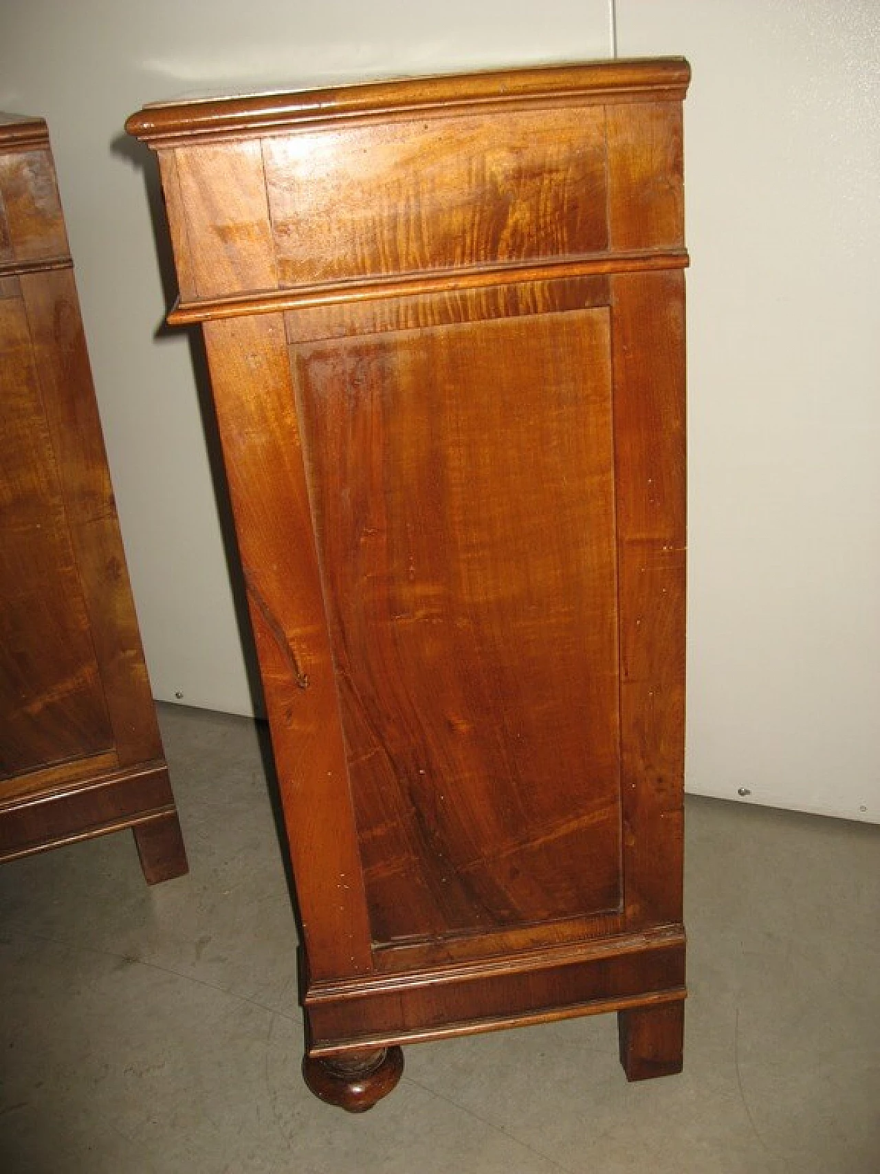 Pair of Lombard solid walnut bedside tables, early 20th century 10