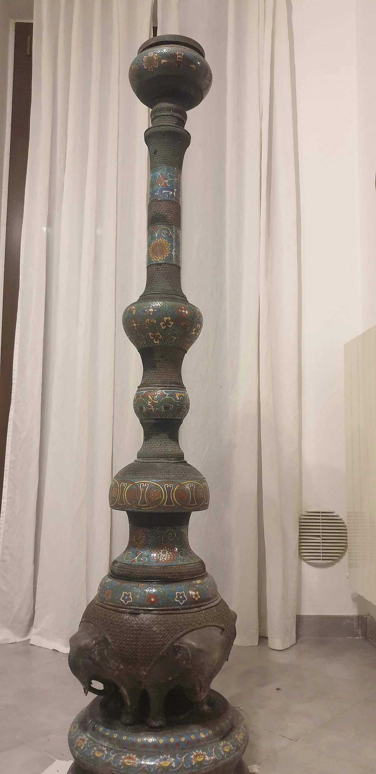 Inlaid and enamelled brass candlestick, 19th century 3