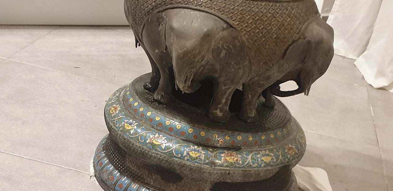 Inlaid and enamelled brass candlestick, 19th century 5