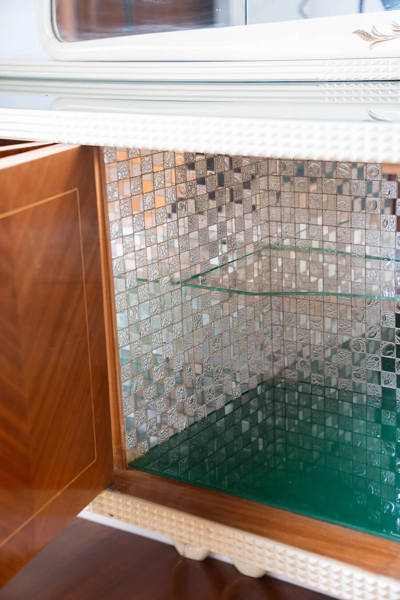 Pair of sideboards with mirror, table and chairs in the style of Vittorio Dassi, 1950s 28