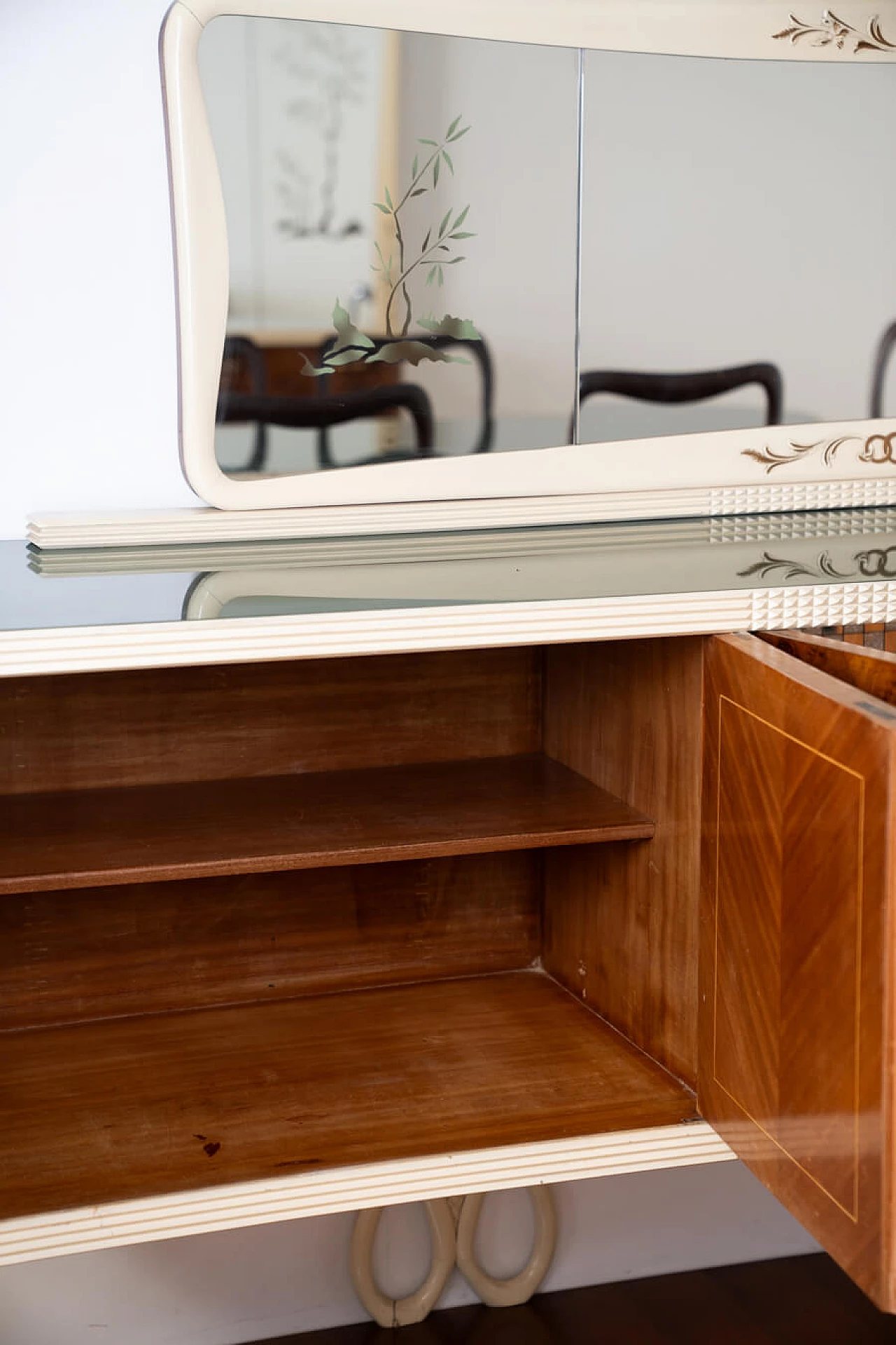 Pair of sideboards with mirror, table and chairs in the style of Vittorio Dassi, 1950s 33